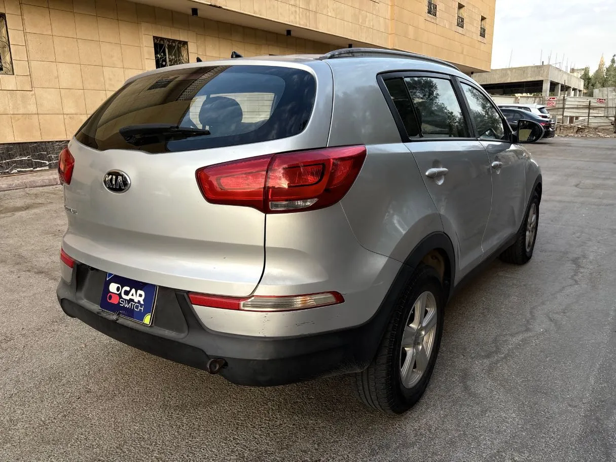 Car image 5