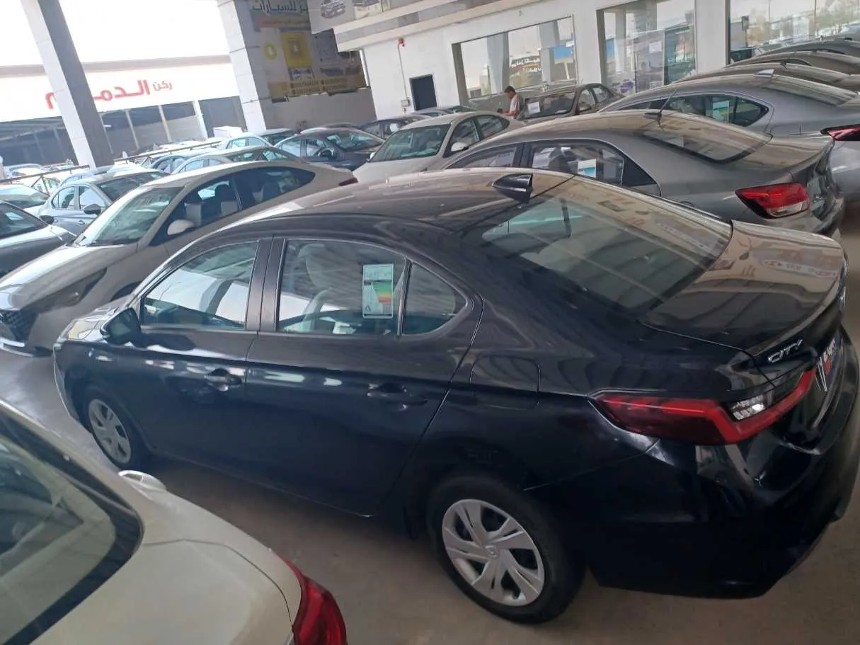 Car image 8