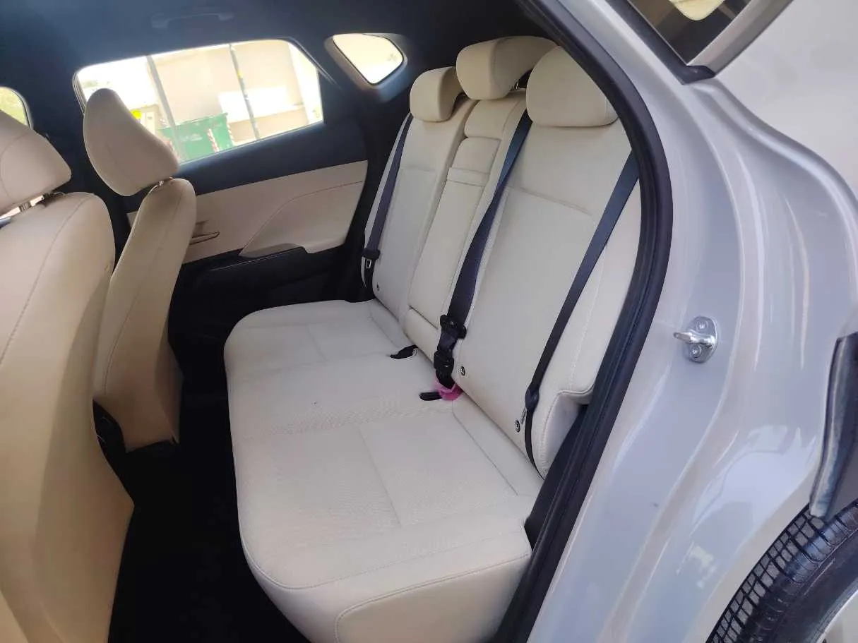 Car image 16