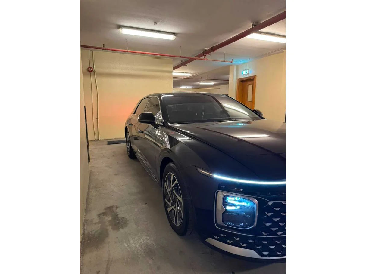Car image 3