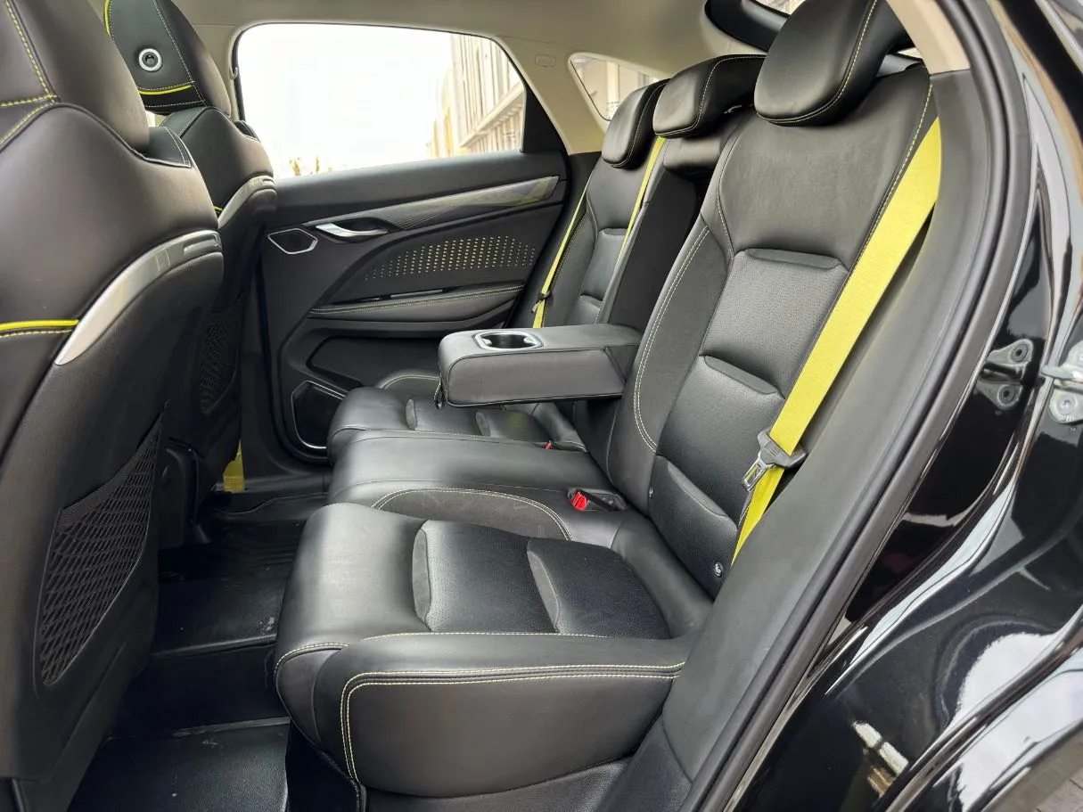 Car image 14