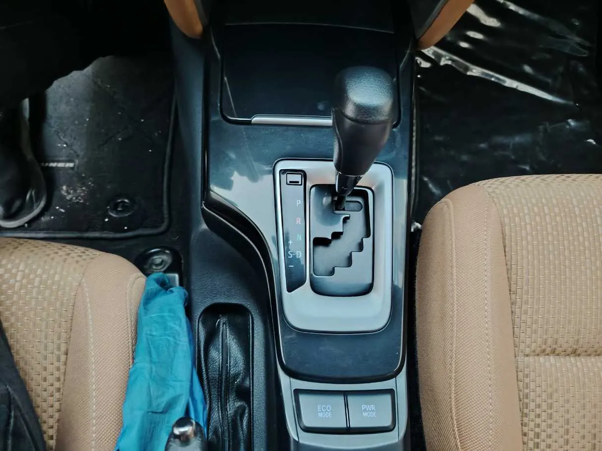 Car image 24