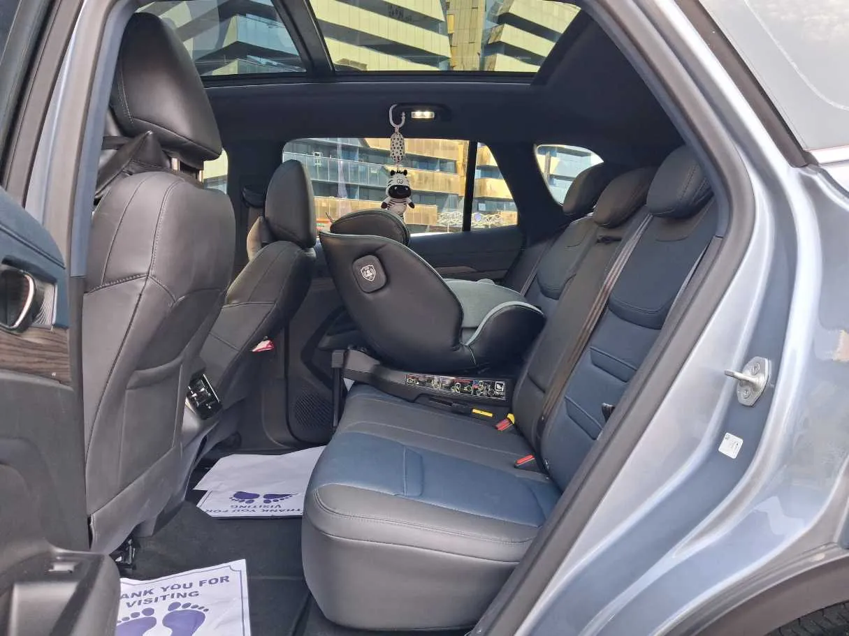 Car image 13