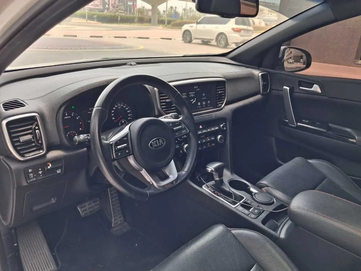Car image 11