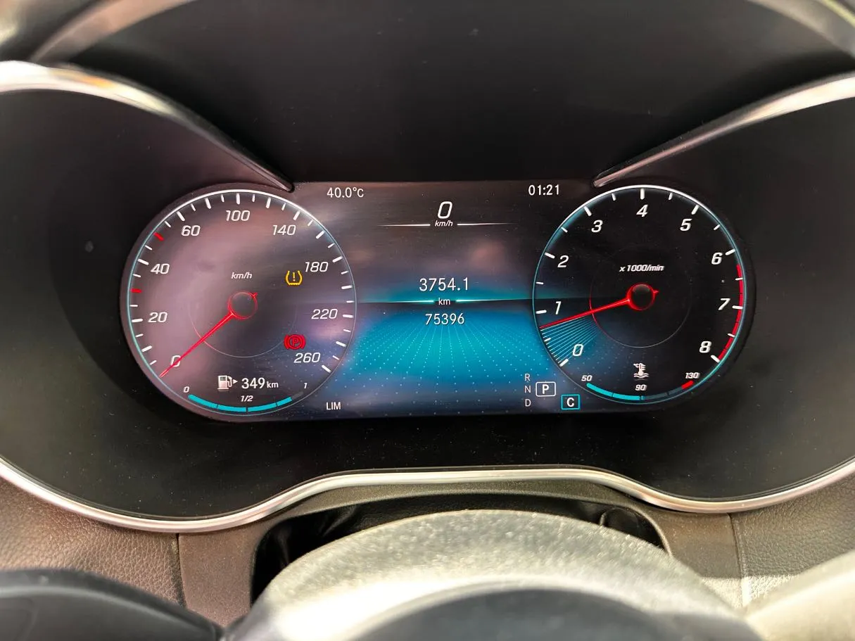 Car image 19