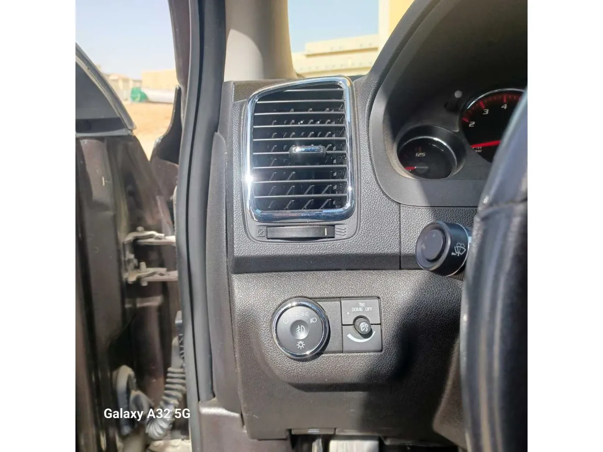 Car image 27