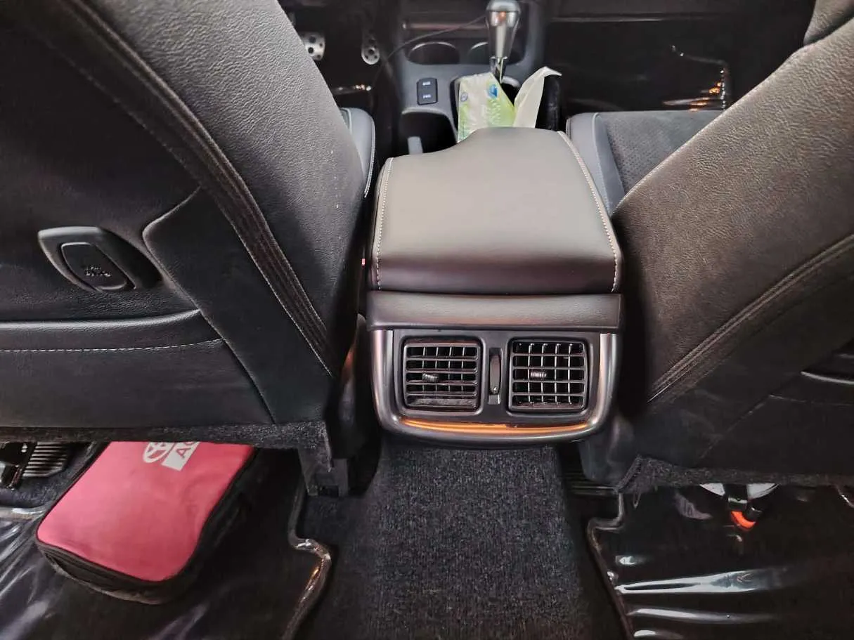 Car image 32