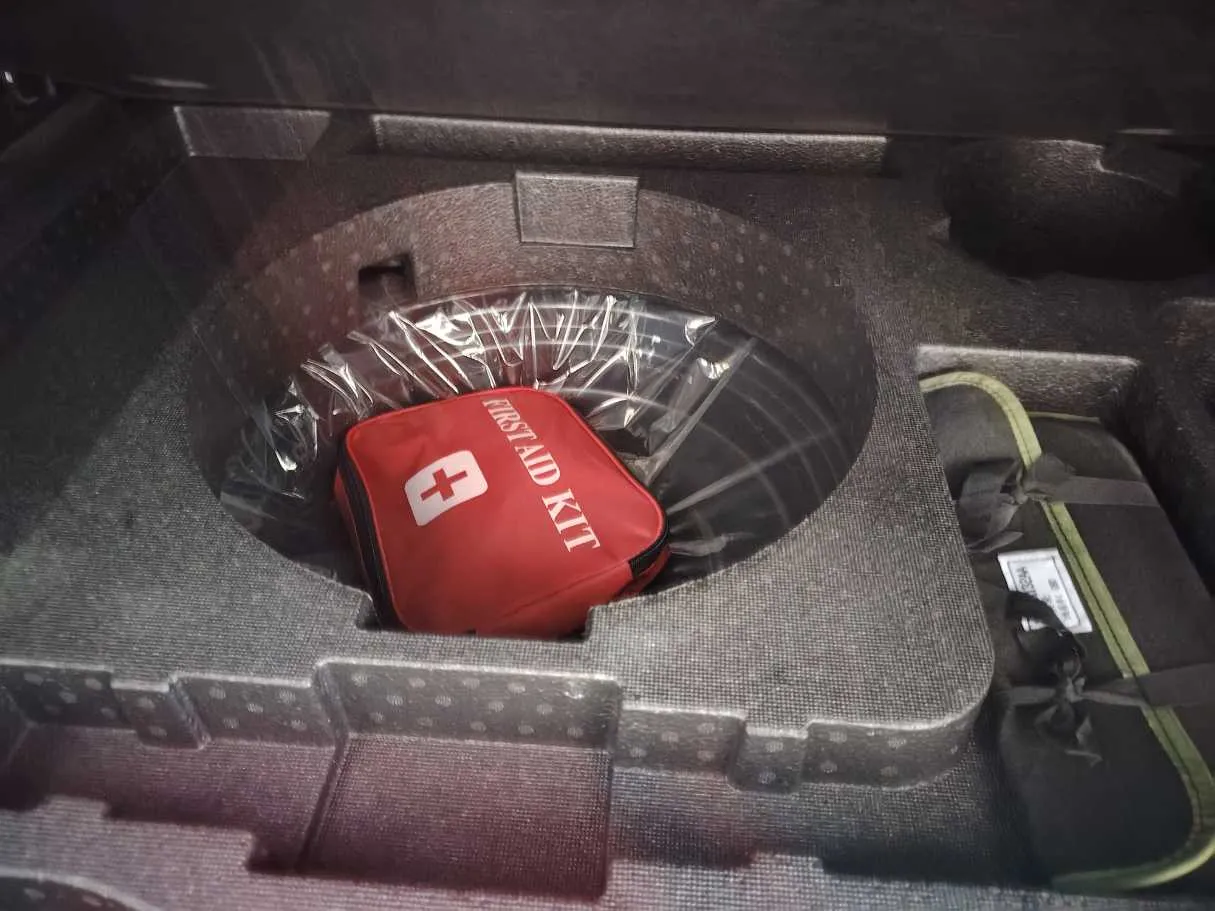 Car image 30