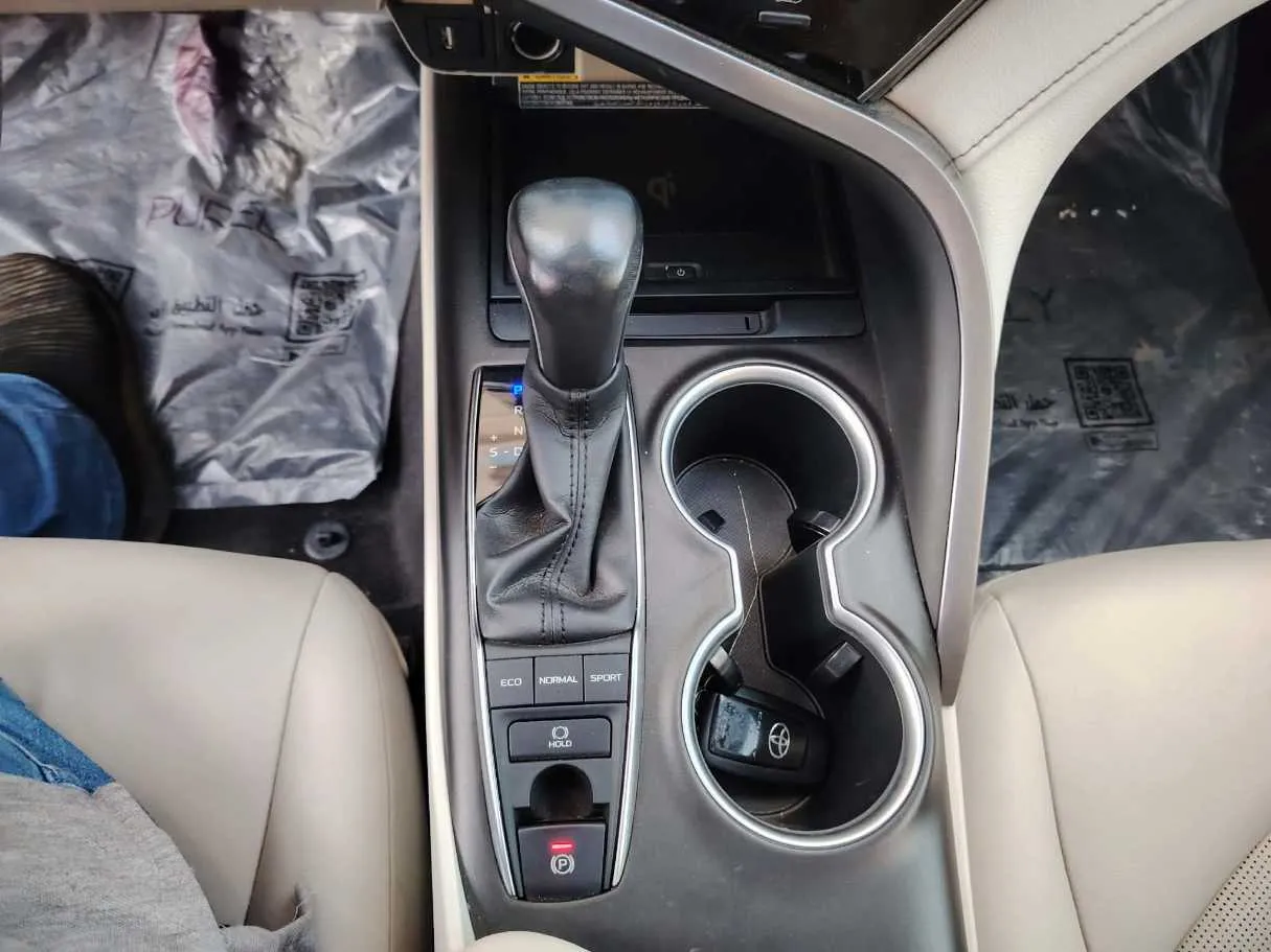Car image 25
