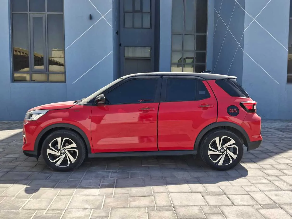 Car image 4