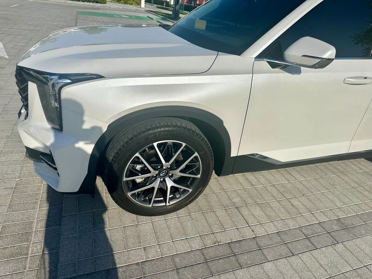 Car image 8