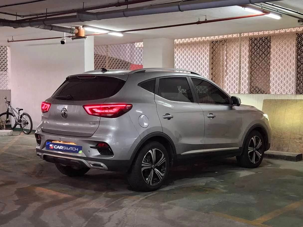 Car image 5