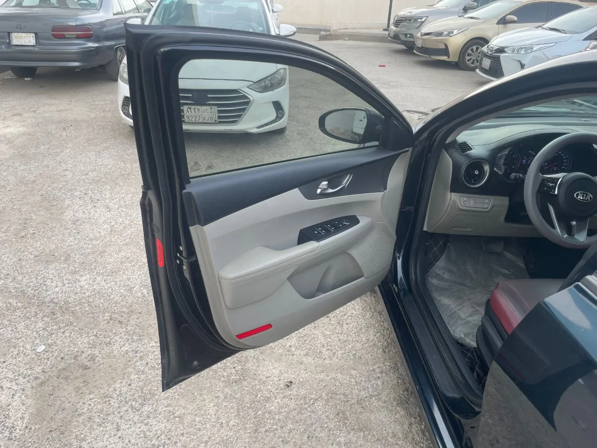 Car image 10
