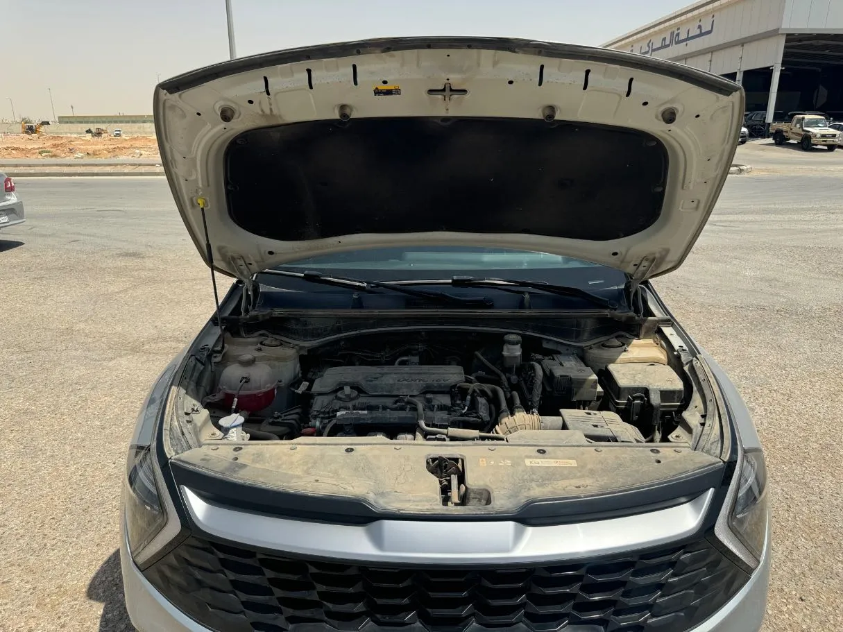 Car image 24