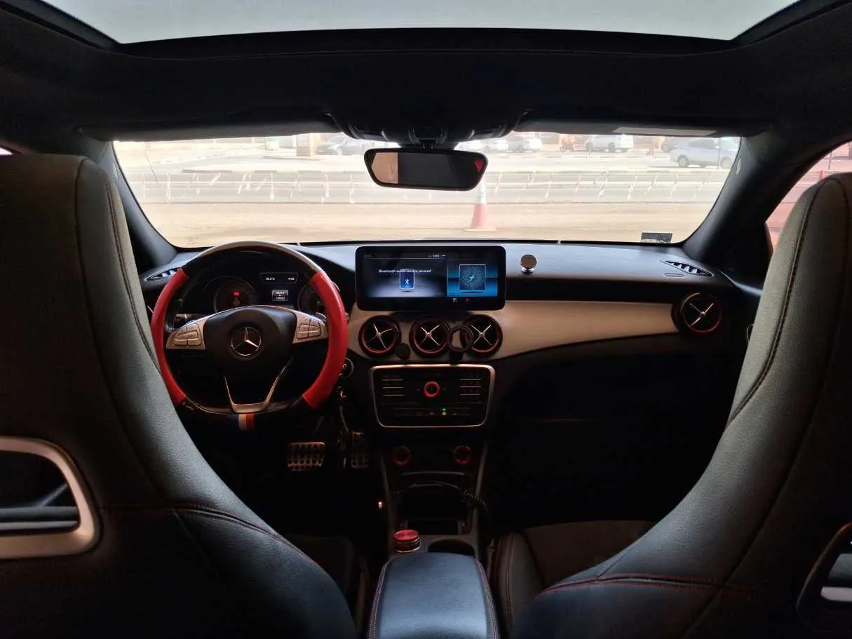 Car image 18