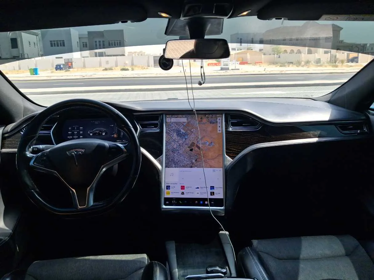 Car image 16