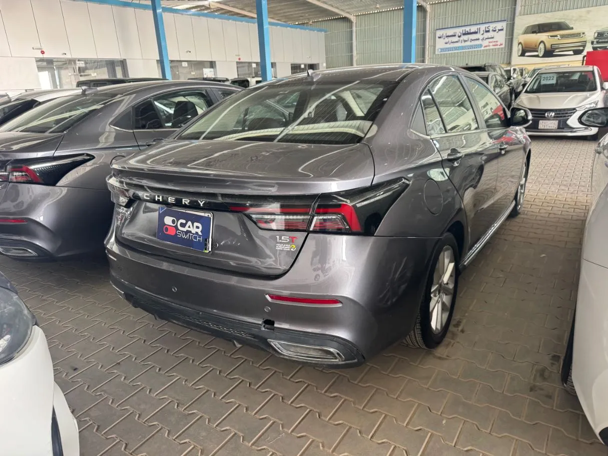 Car image 4