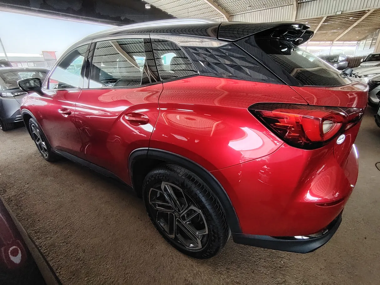 Car image 8