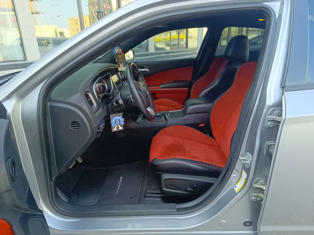 Car image 13