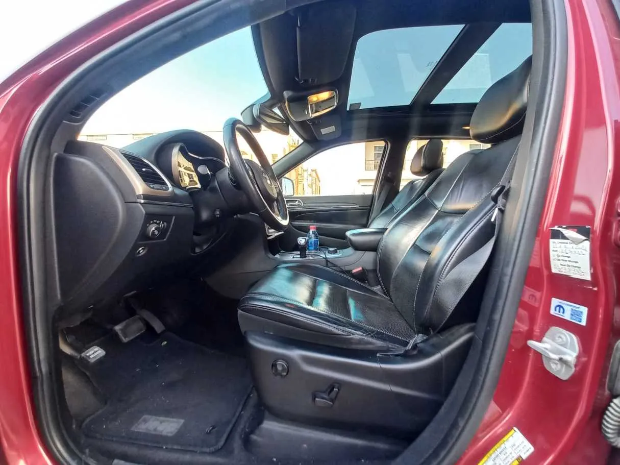 Car image 12