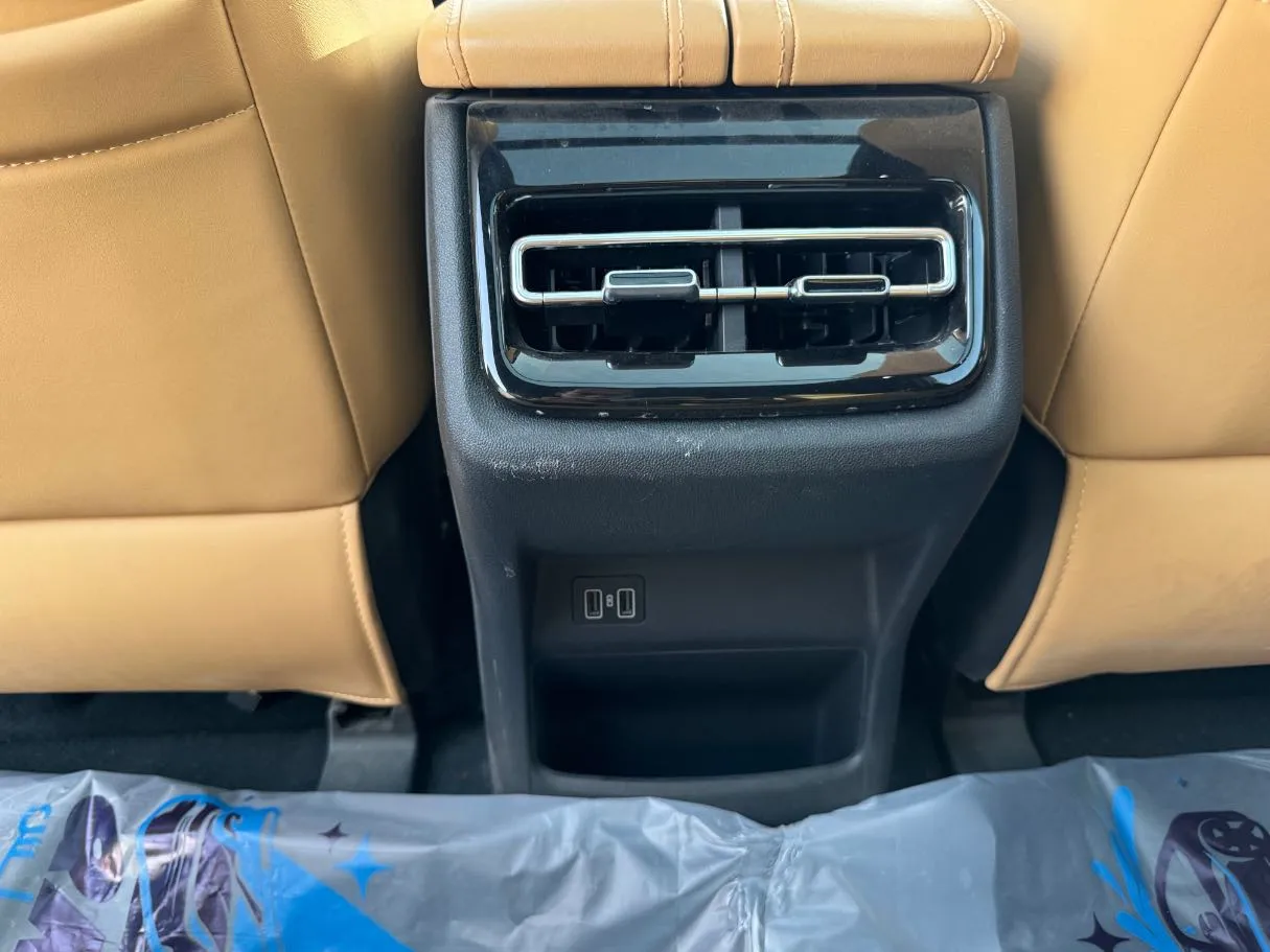 Car image 29