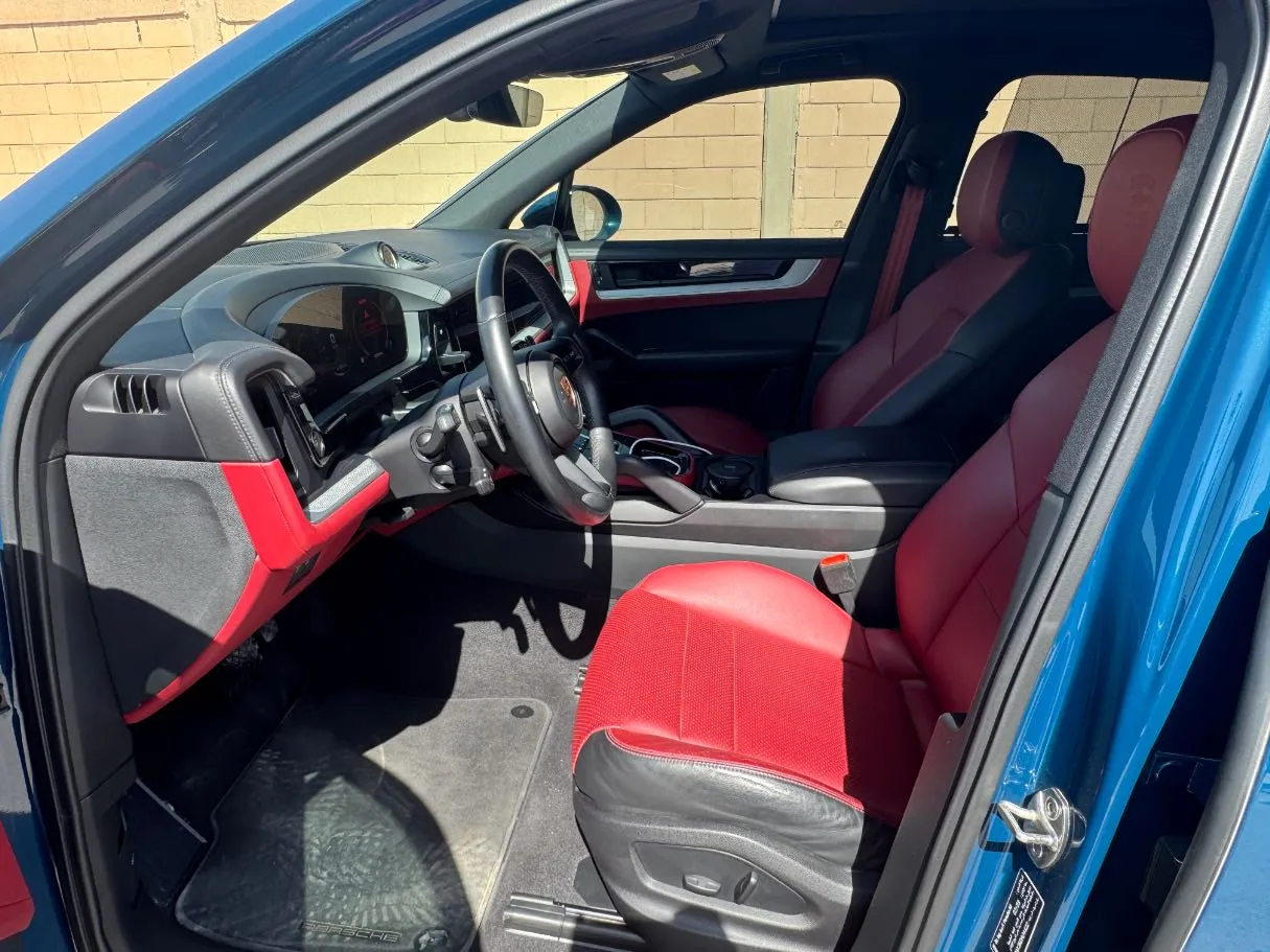 Car image 11