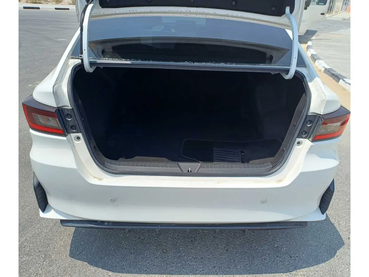 Car image 20