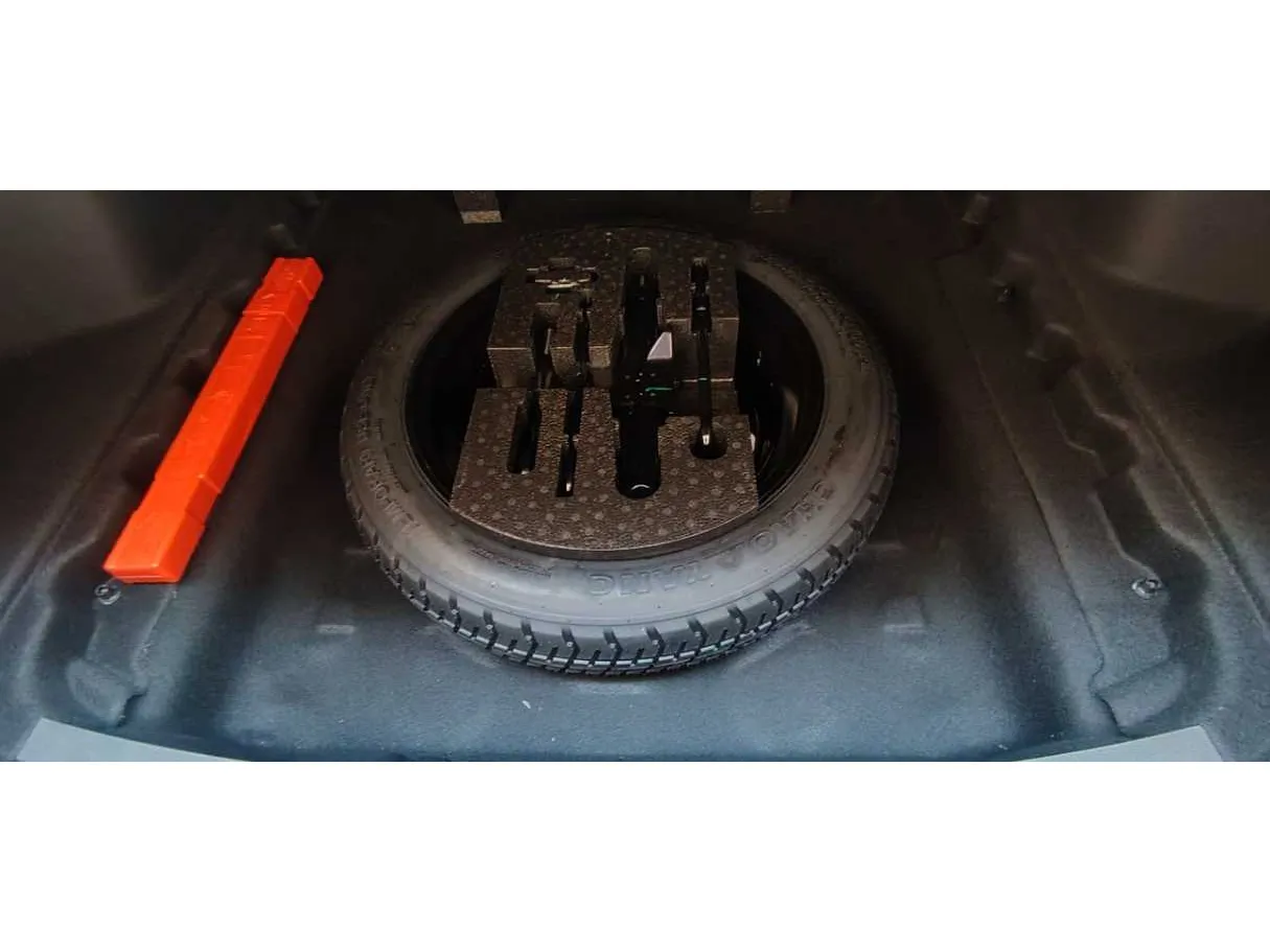 Car image 30