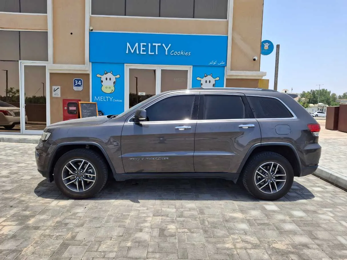 Car image 4