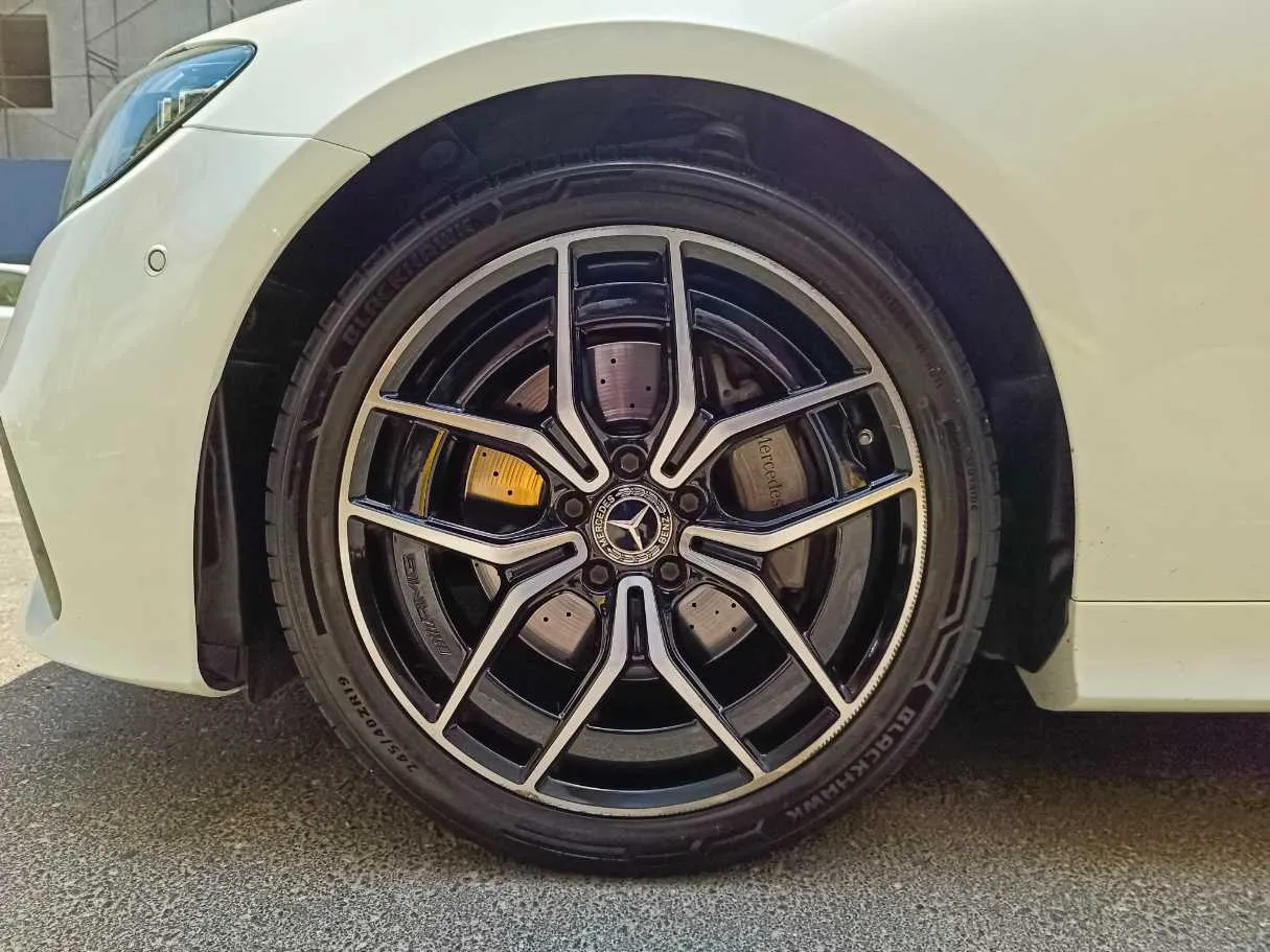 Car image 10