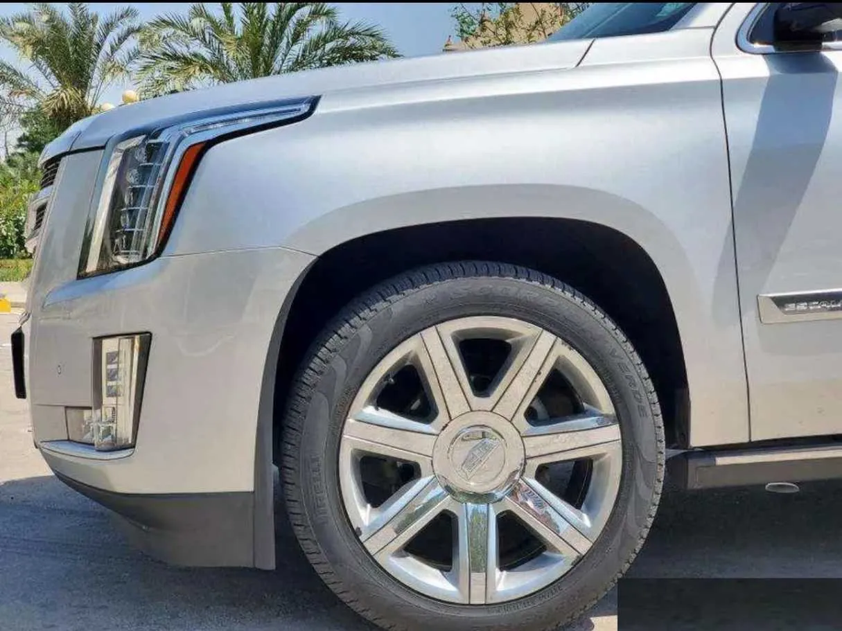 Car image 7