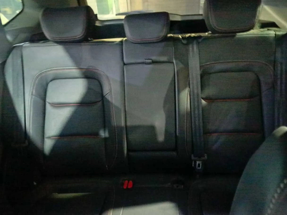 Car image 17