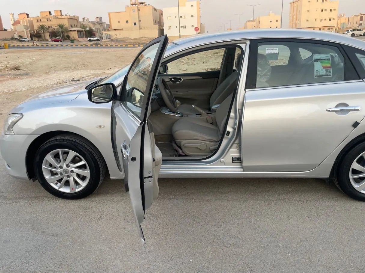 Car image 12
