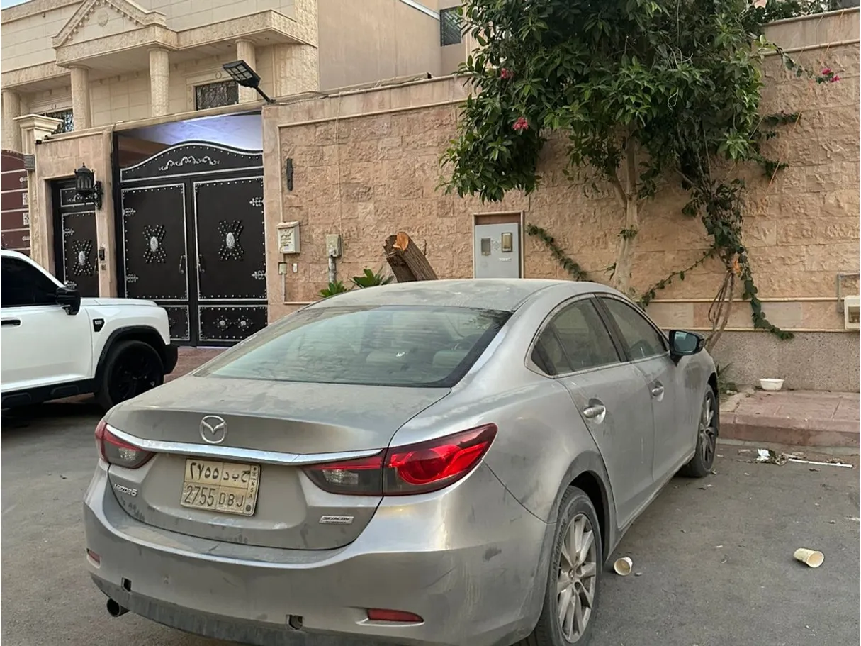 Car image 3