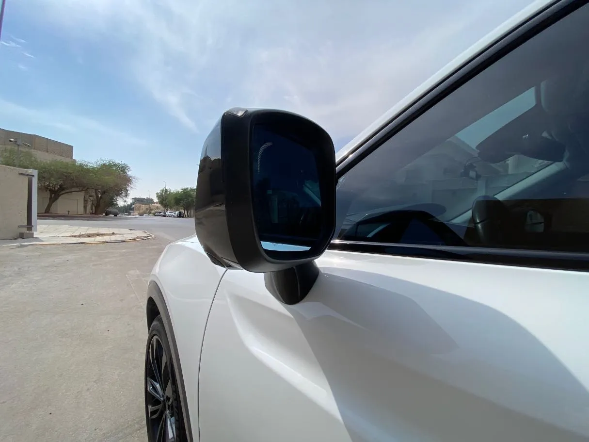 Car image 24