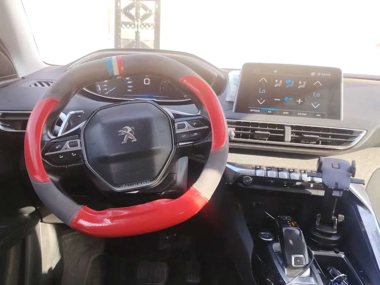 Car image 19