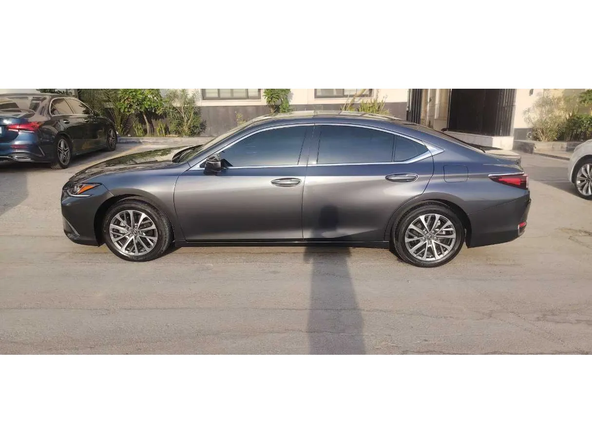 Car image 8