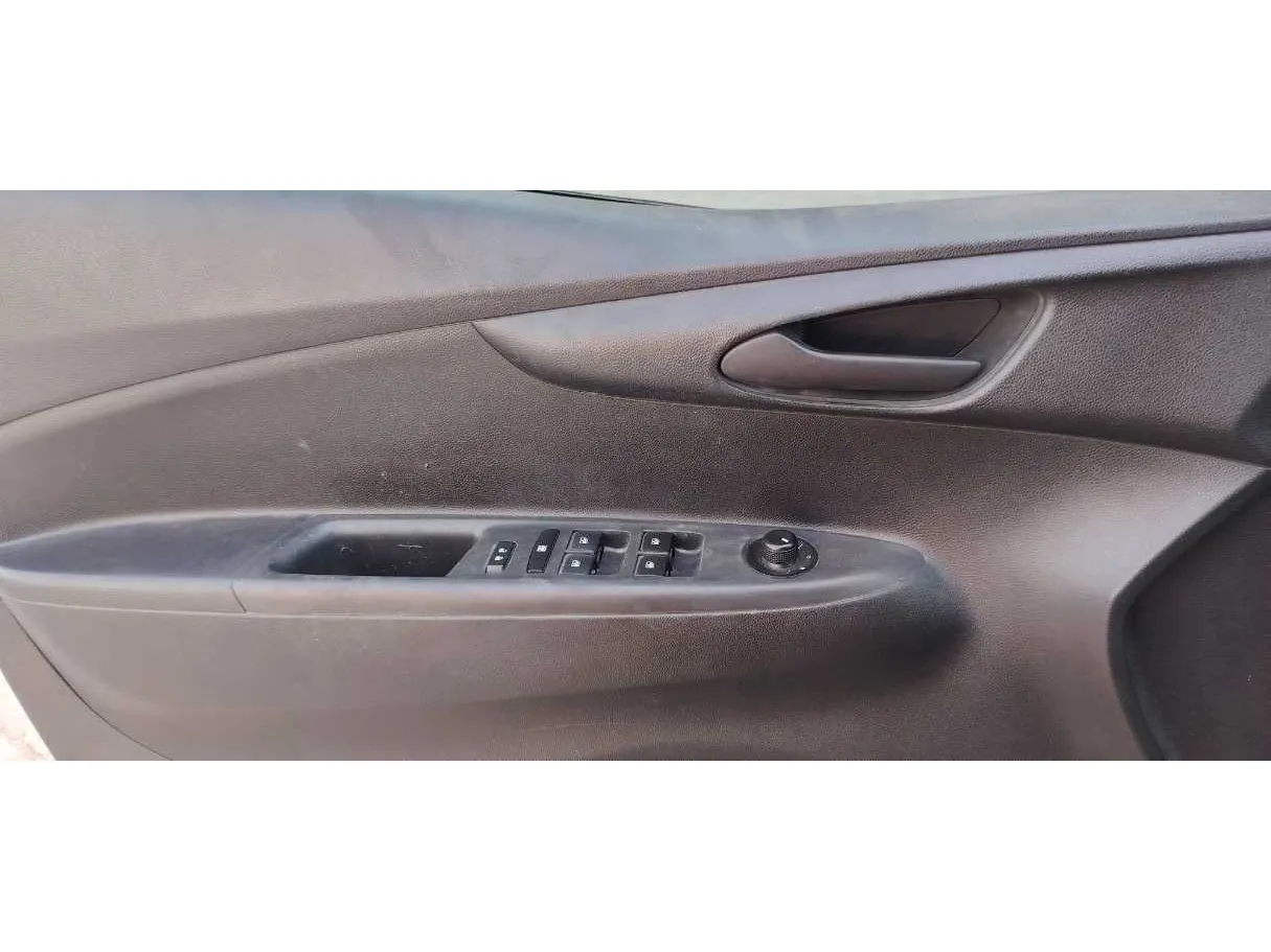 Car image 28