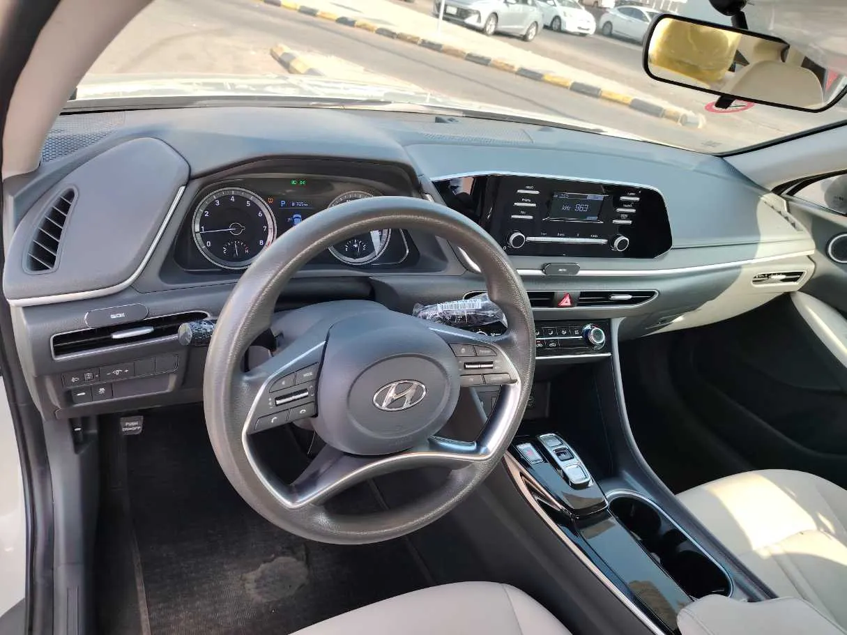 Car image 13
