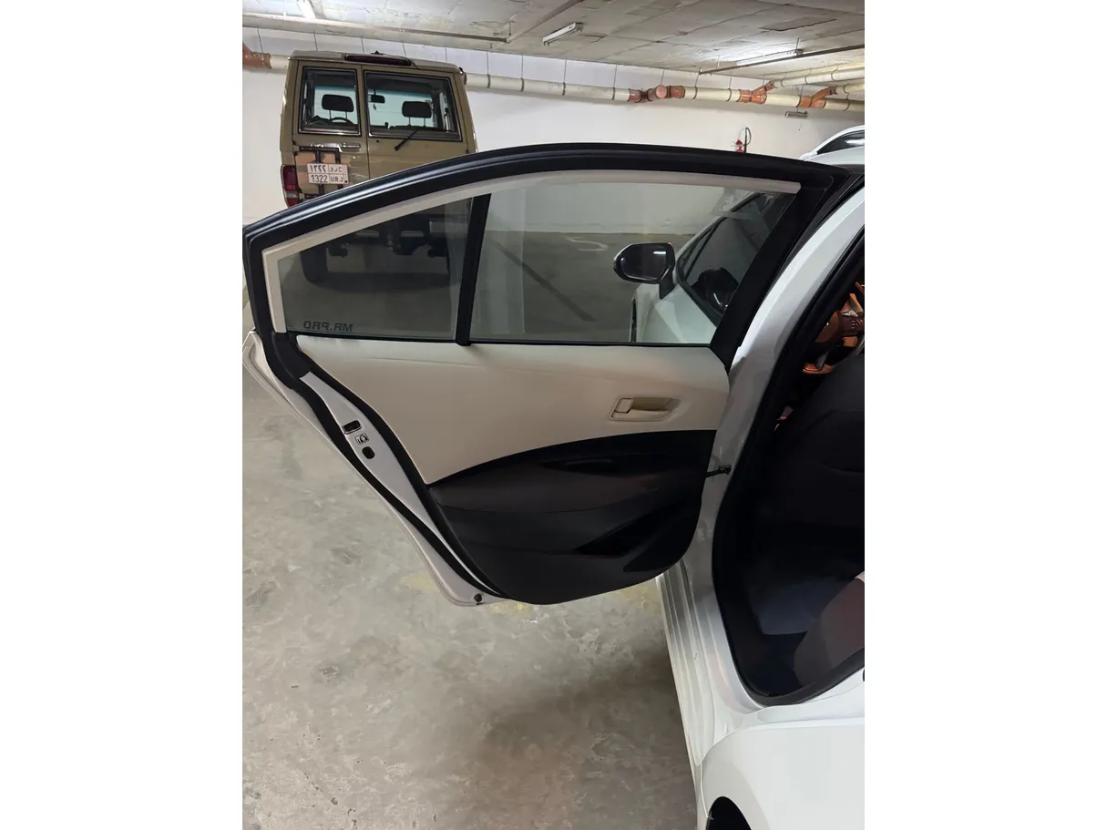 Car image 12