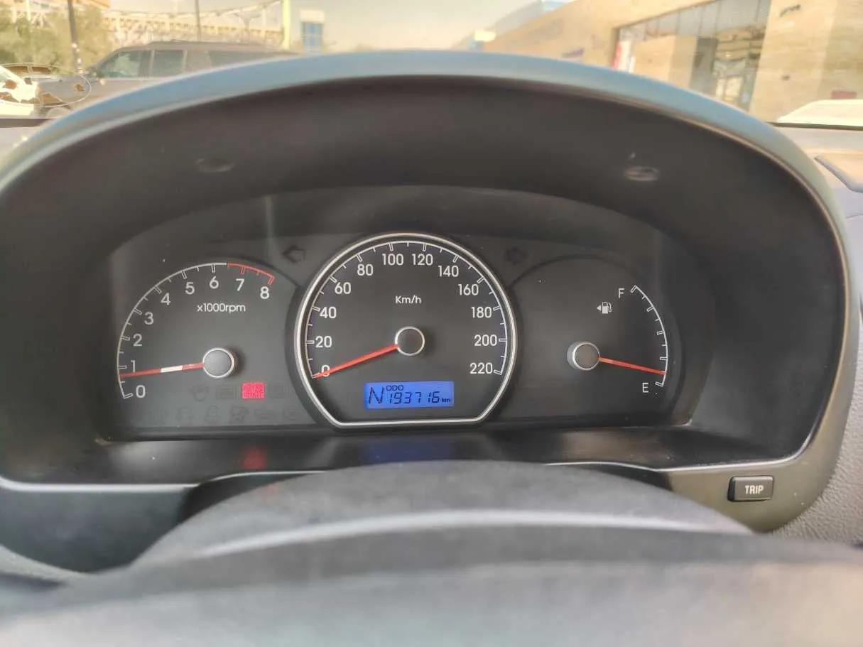 Car image 18