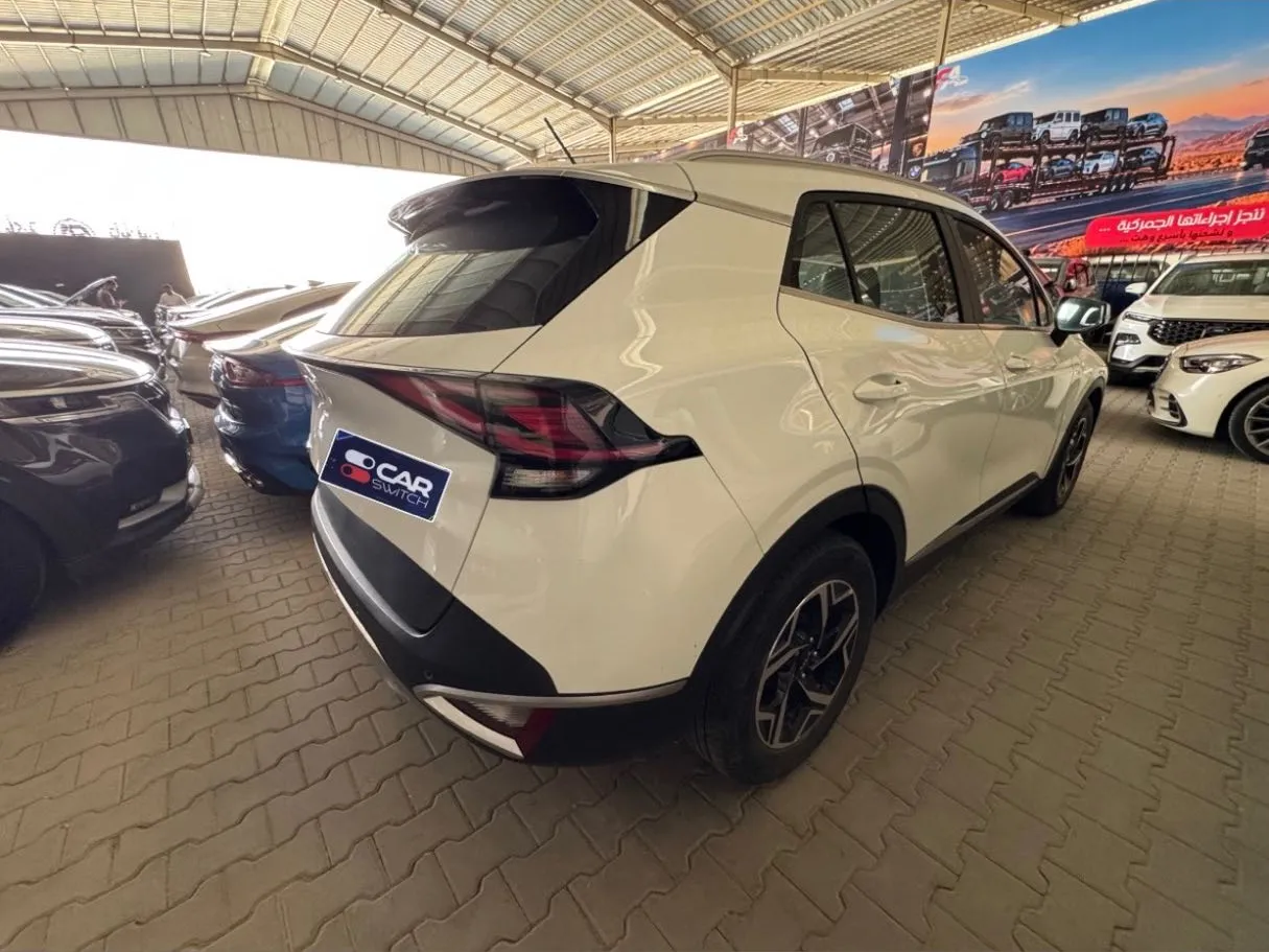 Car image 4