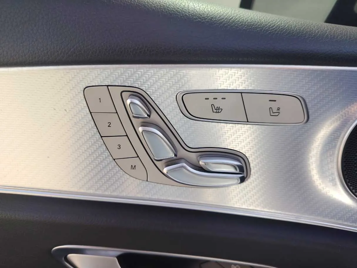Car image 27