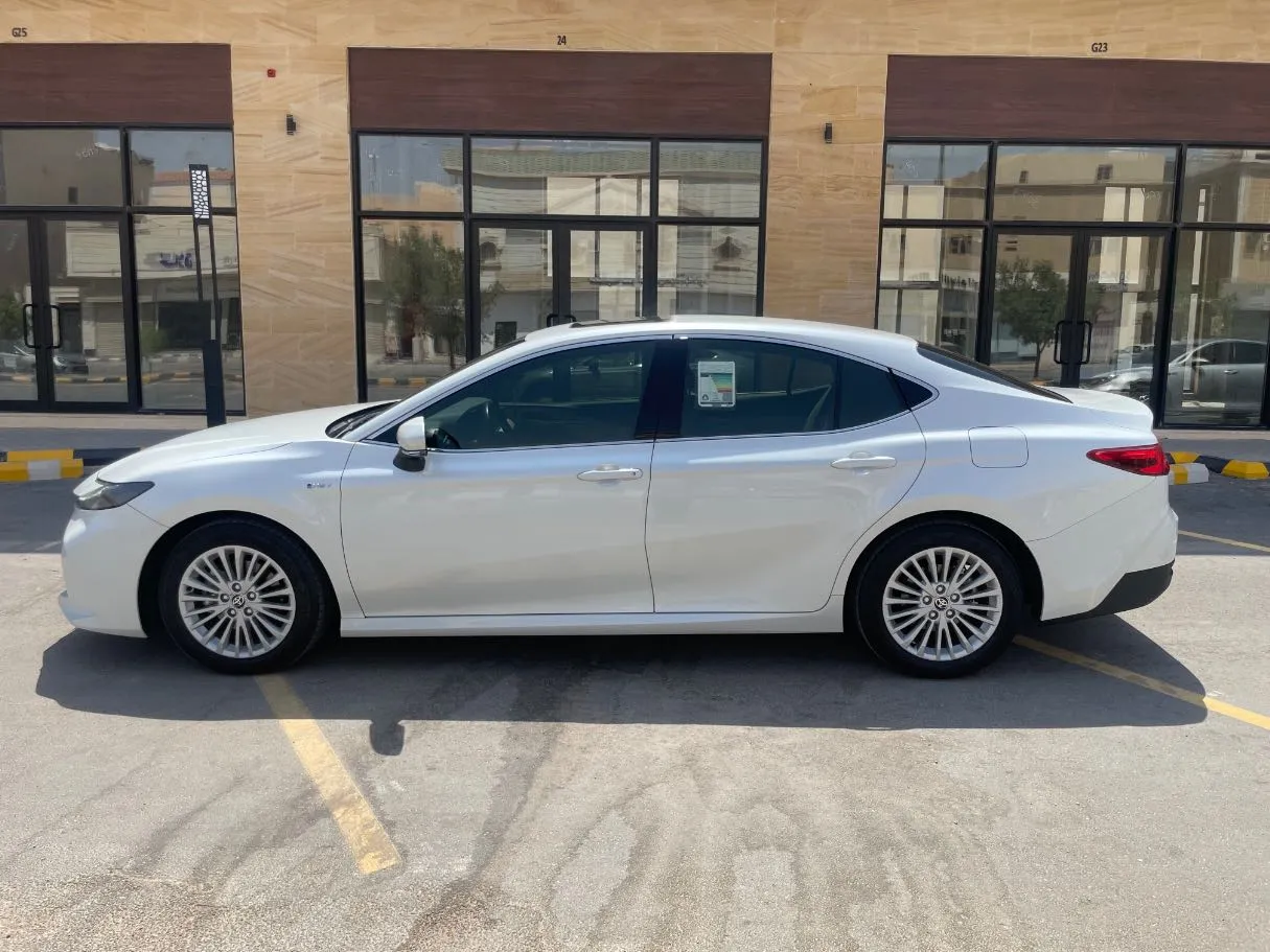 Car image 8