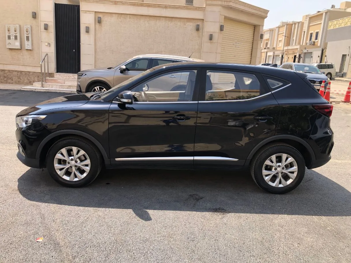 Car image 8