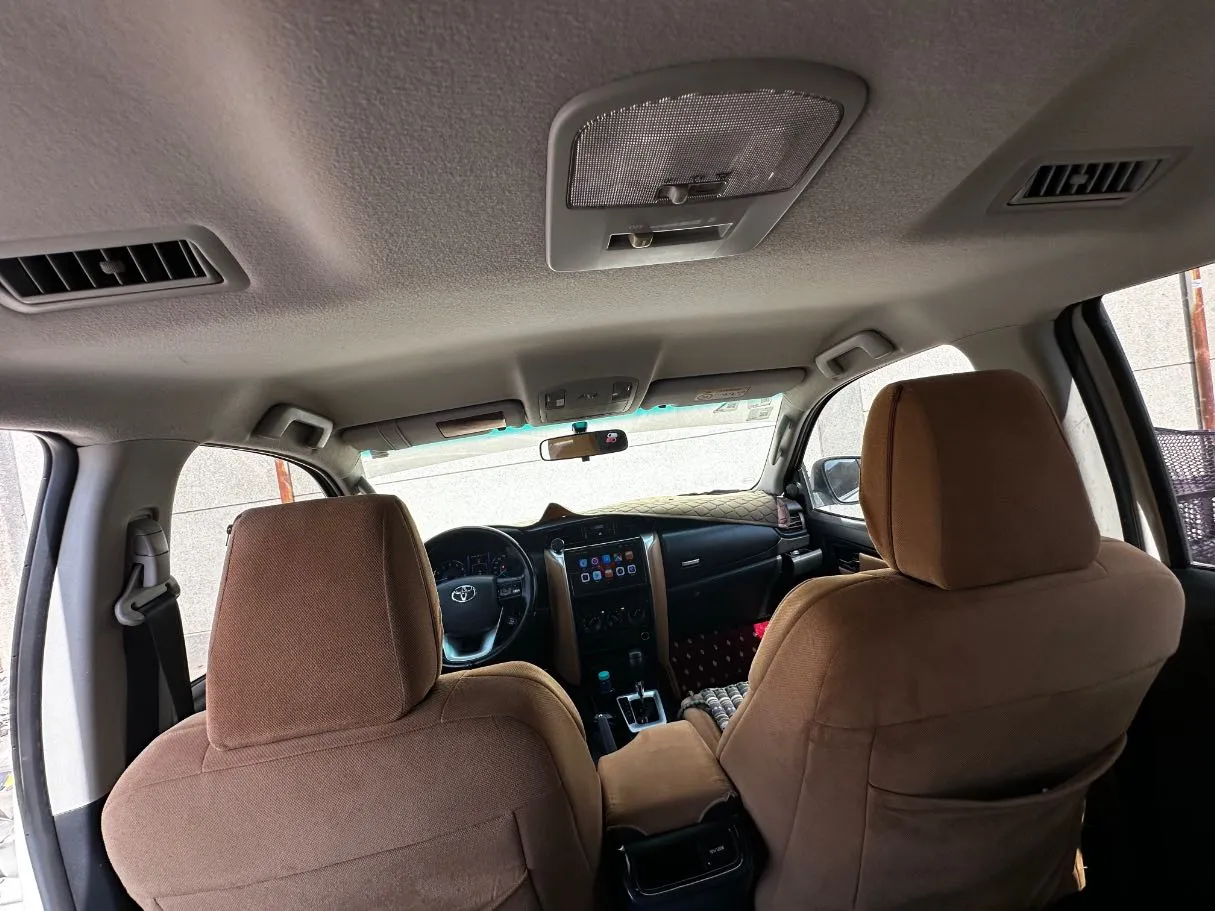 Car image 16