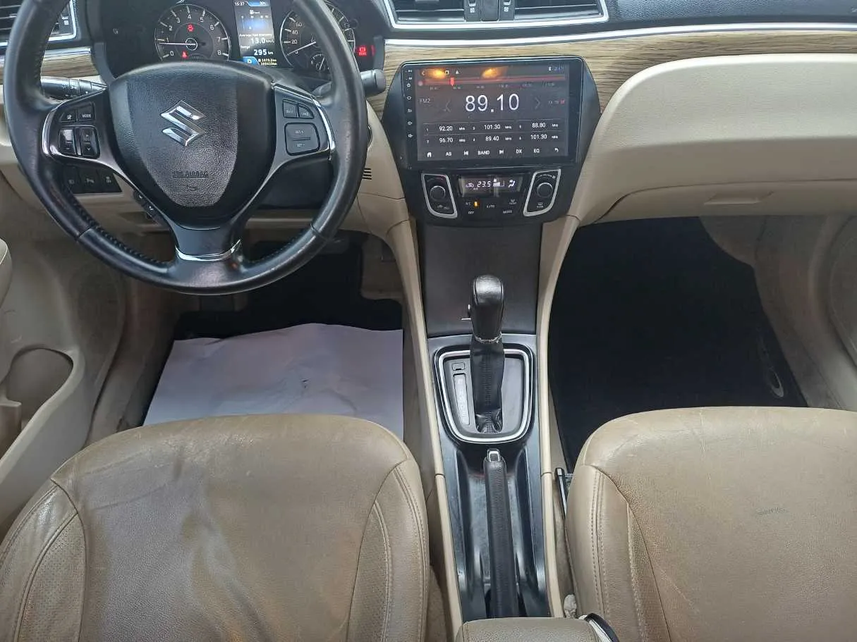 Car image 15