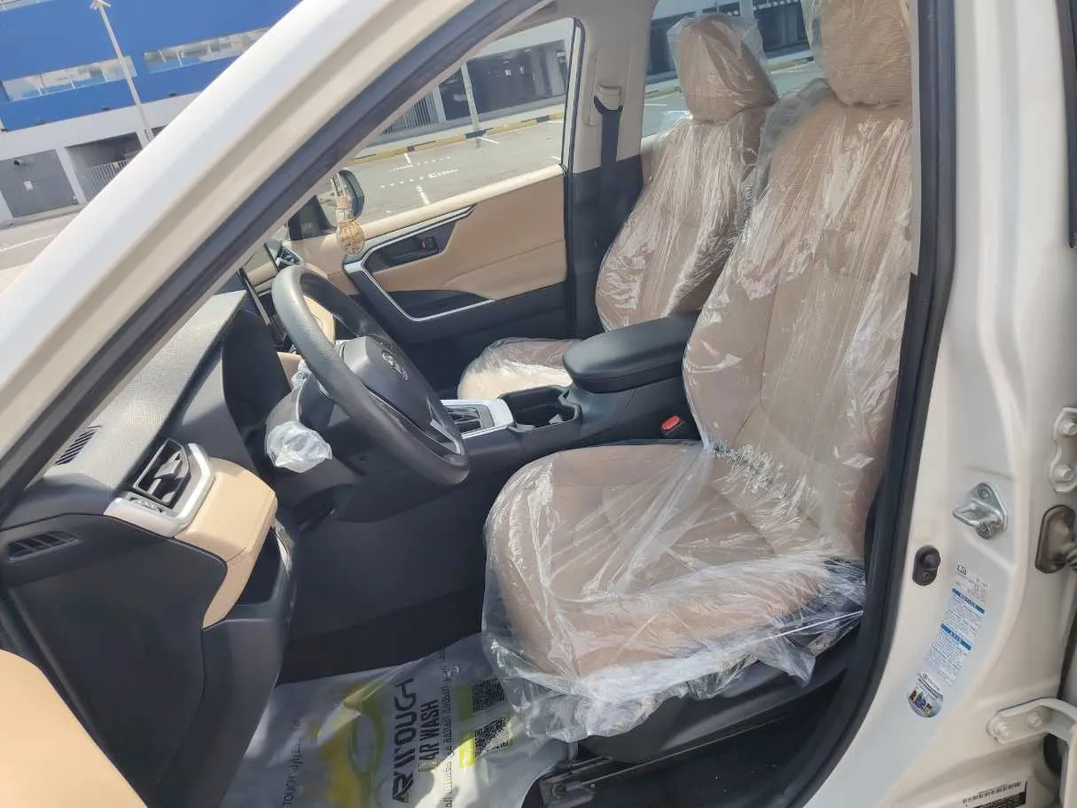 Car image 13