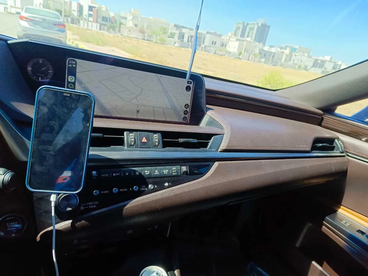 Car image 26