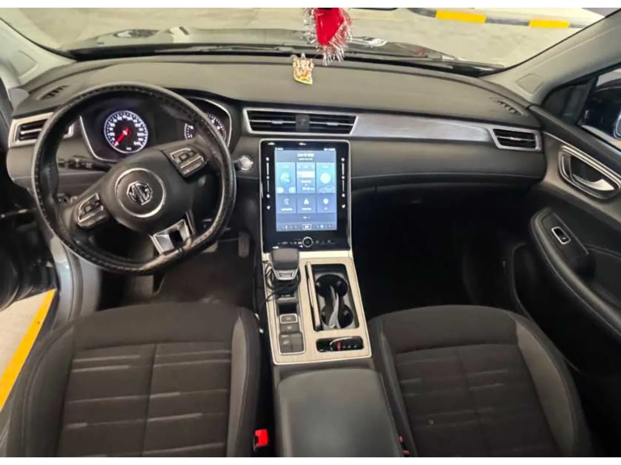 Car image 19